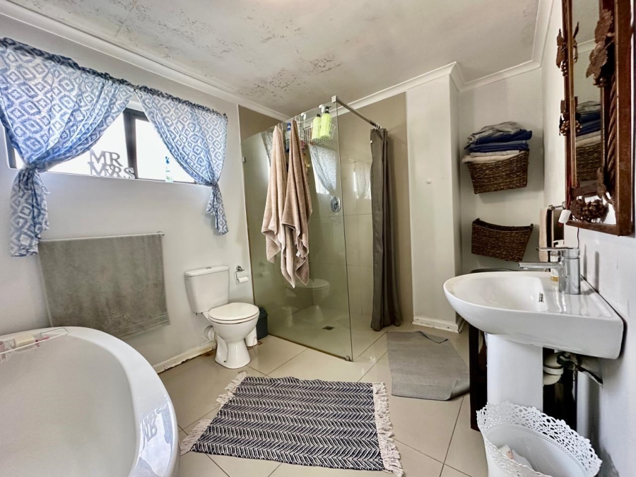 5 Bedroom Property for Sale in Loucharmante Western Cape